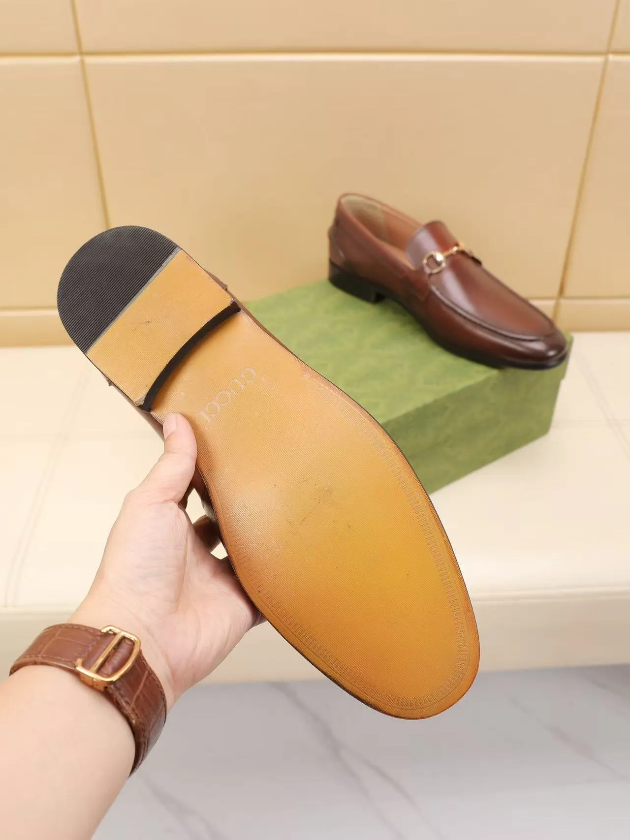 Men's men's shoes 💰440 🆘【GUCCI】Gucci ·🐂里· Hot-selling beanie shoes, top brand luxury, top quality, latest fashion beanie shoes.. The upper is made of original high mercerized smooth cow suede. (Full top-layer water-dyed 🐂 leather and lining). The original stylish and stylish soft rubber wear-resistant and non-slip outsole is light and comfortable on the foot, available in 2 colors! Matching code: 39-45 (38.46. Customized)
